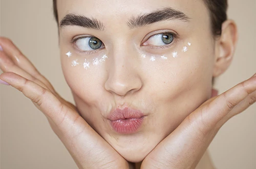 Csengőlinkás szemkörnyékápoló